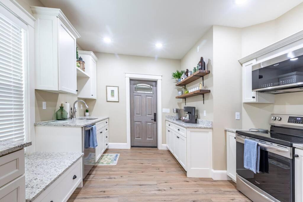 The Queen Place - Updated-Private Backyard Gordonville 외부 사진