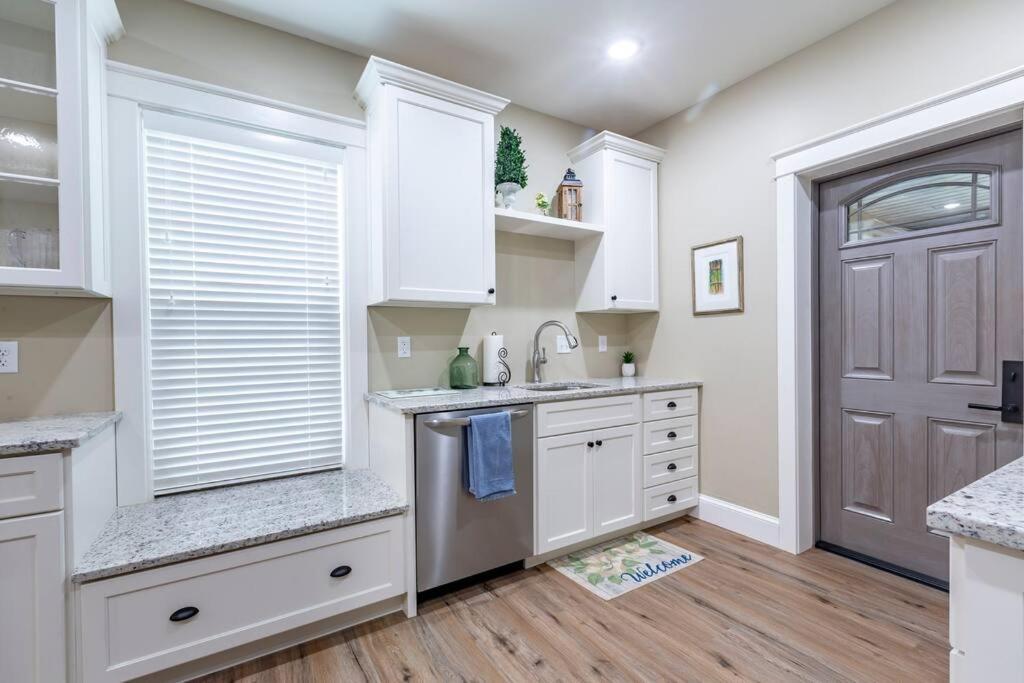 The Queen Place - Updated-Private Backyard Gordonville 외부 사진